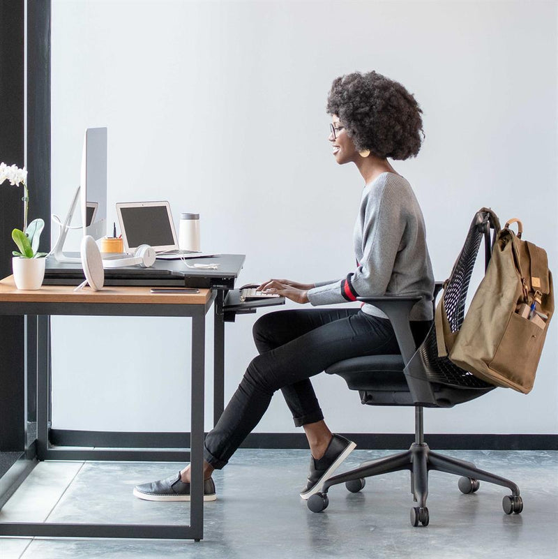 Ergotron WorkFit-TX Steh-Sitz Arbeitsplatz für Bildschirme bis 30 Zoll, 50.8cm Höhenverstellung