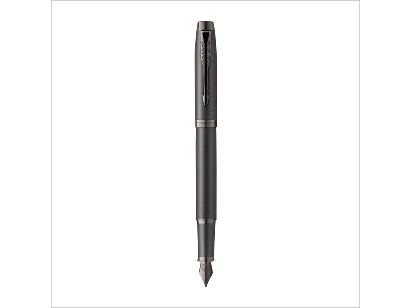 Parker IM Monochrome Füller | Oberfläche und Zierteile in Dunkelgrau-Metallic | Füllfederhalter mit mittlerer Feder und blauer T