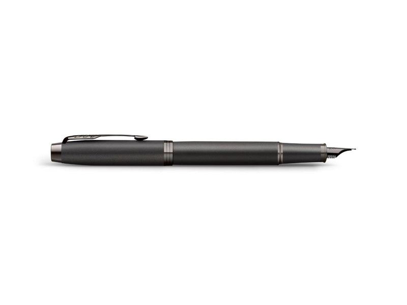 Parker IM Monochrome Füller | Oberfläche und Zierteile in Dunkelgrau-Metallic | Füllfederhalter mit mittlerer Feder und blauer T