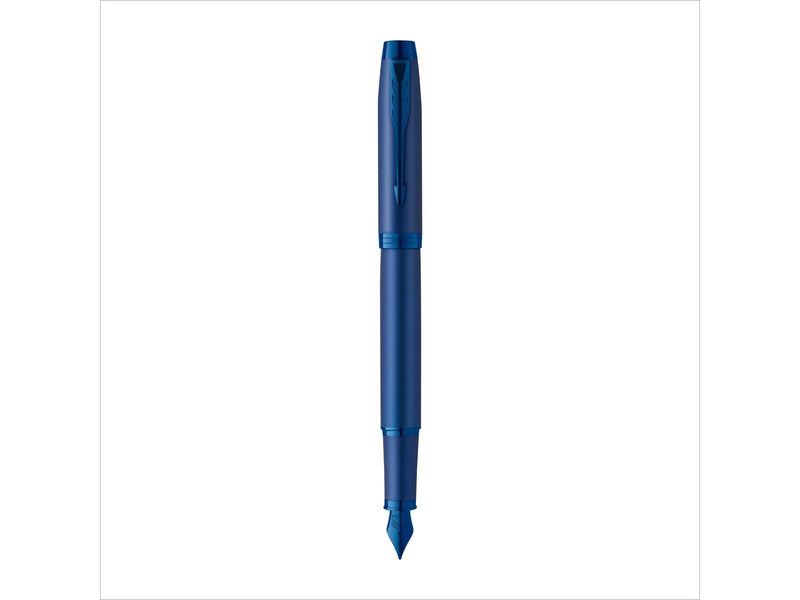 Parker IM Monochrome Füller | Oberfläche und Zierteile in Blau | Füllfederhalter mit mittlerer Feder und blauer Tinte | Geschenk