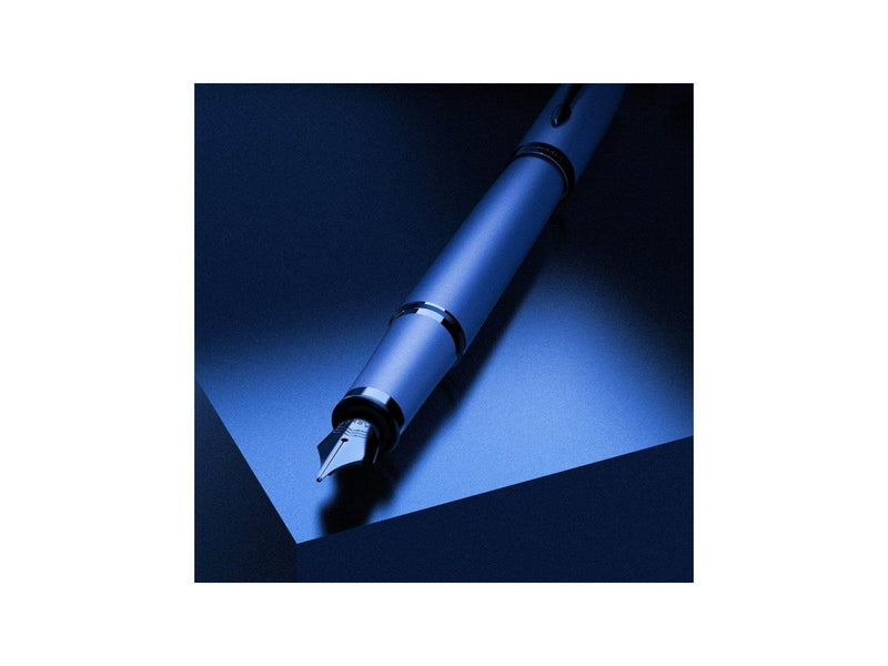 Parker IM Monochrome Füller | Oberfläche und Zierteile in Blau | Füllfederhalter mit mittlerer Feder und blauer Tinte | Geschenk