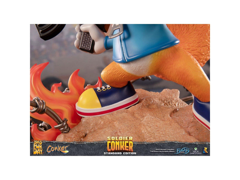 First 4 Figures - Conker's Bad Fur Day Resin Painted Statue: Soldier Conker (Standard Edition) - Figur