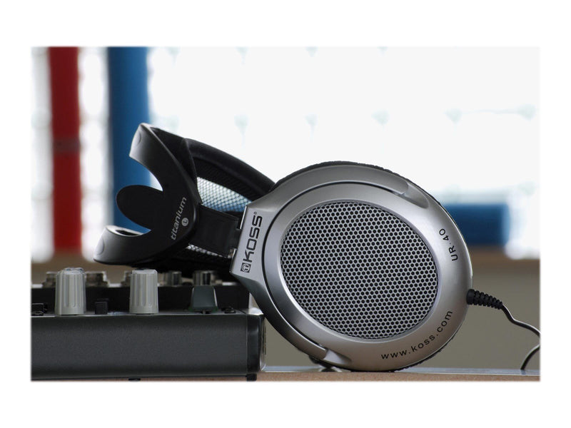 Koss UR40