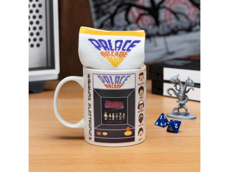 Paladone - Stranger Things Mug and Socks - Becher