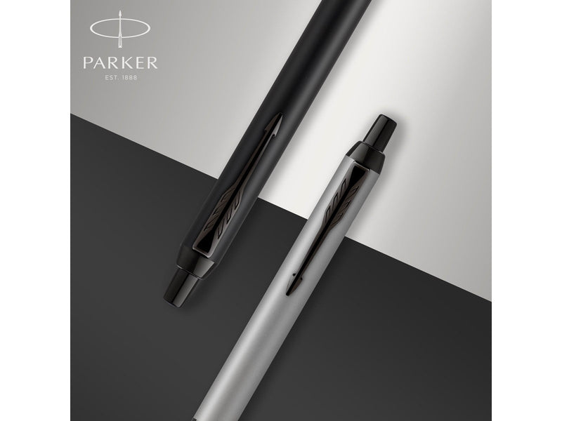 Parker IM Kugelschreiber | Brushed Metal | mittelstarke Schreibspitze | Nachfüllmine mit blauer Tinte | Blister-Verpackung