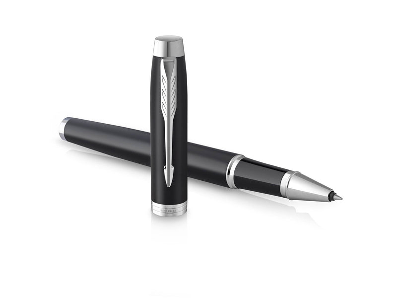Parker IM Rollerball | Mattschwarz mit Chrom-Zierteilen | feine Spitze mit schwarzer Tinte | Geschenkbox