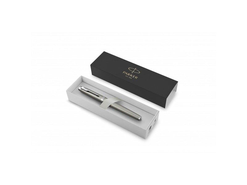 Parker IM Füller | Edelstahl mit Chrom-Zierteilen | Füllfederhalter mit feiner Feder und blauer Tinte | Geschenkbox