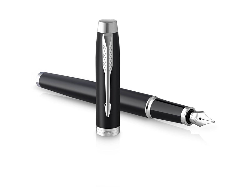Parker IM Füller | Mattschwarz mit Chrom-Zierteilen | Füllfederhalter mit feiner Feder und blauer Tinte | Geschenkbox