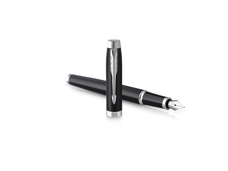 Parker IM Füller | Mattschwarz mit Chrom-Zierteilen | Füllfederhalter mit feiner Feder und blauer Tinte | Geschenkbox