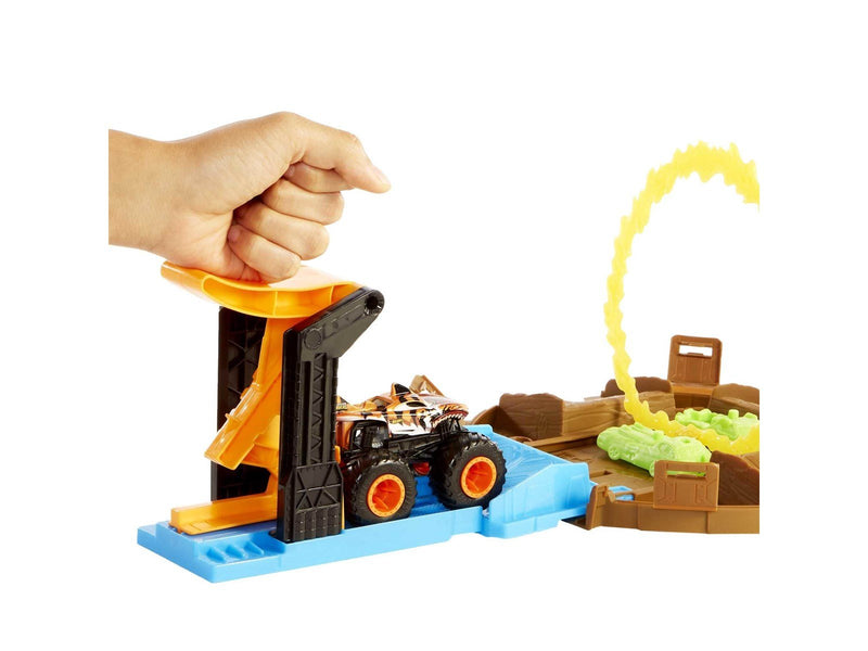 Hot Wheels Monster Trucks Stunt Tire Play Set With Launcher 1  1:64 Scale Car & 1 Monster Truck