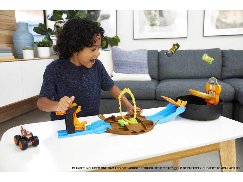 Hot Wheels Monster Trucks Stunt Tire Play Set With Launcher 1  1:64 Scale Car & 1 Monster Truck