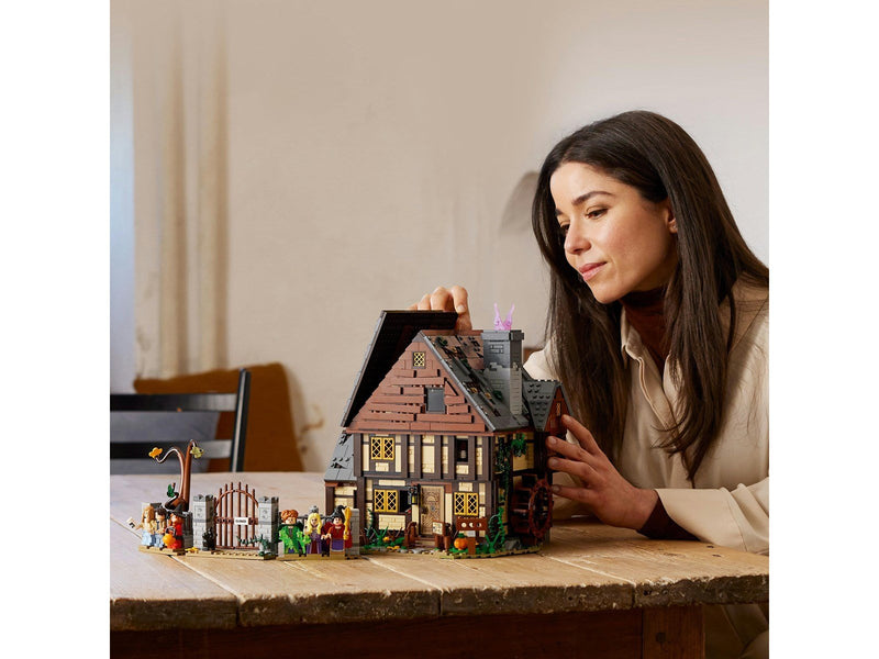 LEGO Ideas 21341 Disney Hocus Pocus: Das Hexenhaus der Sanderson-Schwestern