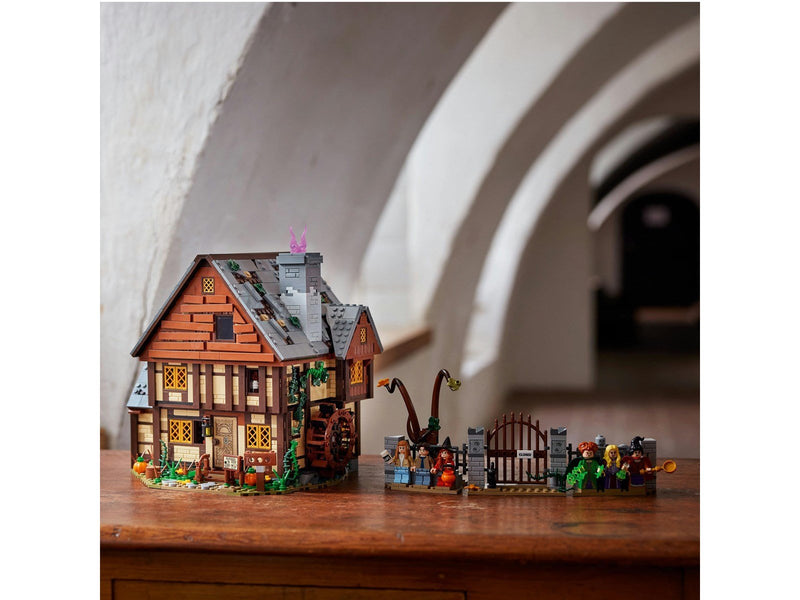 LEGO Ideas 21341 Disney Hocus Pocus: Das Hexenhaus der Sanderson-Schwestern