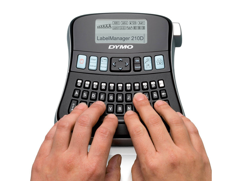 DYMO LabelManager 210D Beschriftungsgerät, mit 12mm schwarz auf weiß D1 Etiketten & Tragetasche