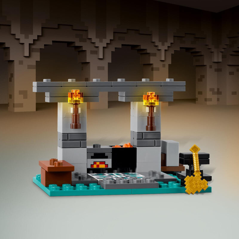 LEGO® Minecraft™ 21252 Die Waffenkammer