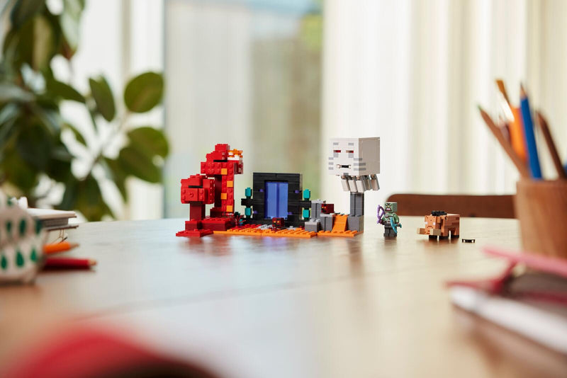 LEGO® Minecraft™ 21255 Hinterhalt am Netherportal