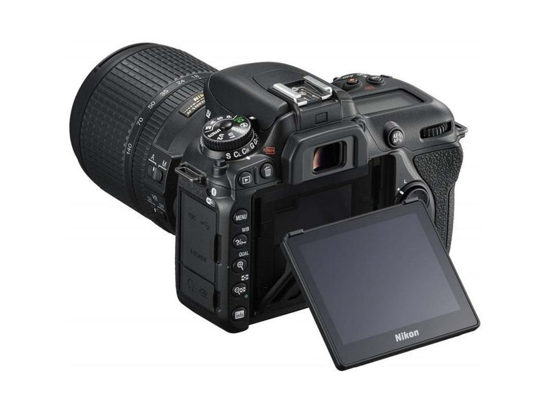 Nikon D7500 18-140mm VR