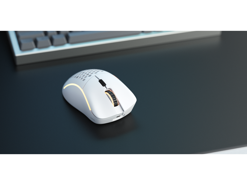 Glorious Model D Wireless - Matte White - Gaming Maus (Weiß mit RGB Licht)