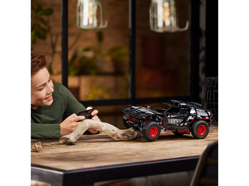 LEGO Technic 42160 Audi RS Q e-tron