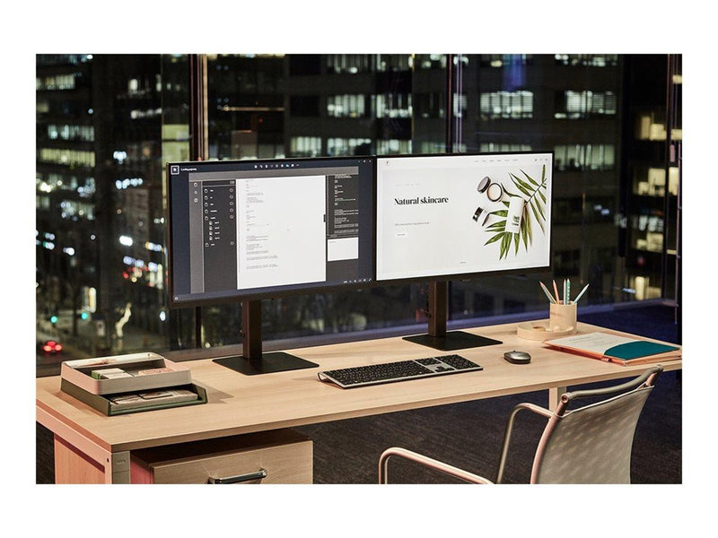 32" Samsung ViewFinity S8 S32D800UAU - 3840x2160 (4K) - 60Hz - VA - 90W USB-C - KVM switch