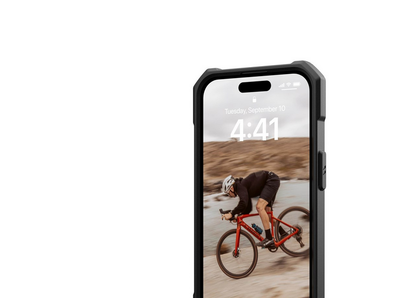 UAG Essential Armor MagSafe black - iPhone 15