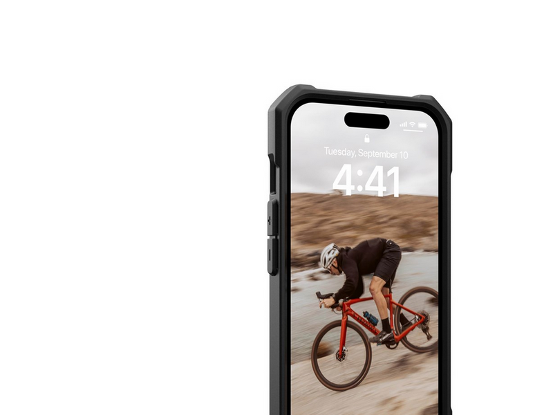 UAG Essential Armor MagSafe black - iPhone 15