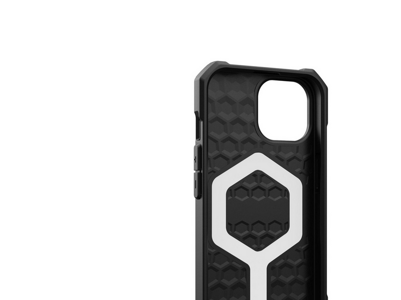 UAG Essential Armor MagSafe black - iPhone 15