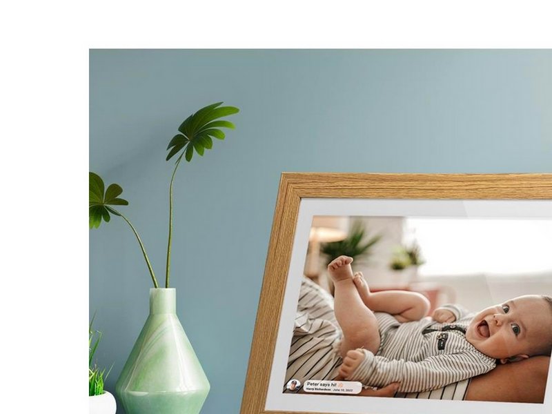 Lippa Frameo Digital Picture Frame 10" - Wooden Frame