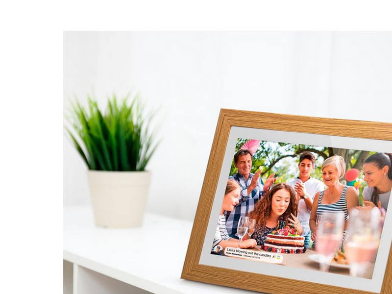 Lippa Frameo Digital Picture Frame 10" - Wooden Frame