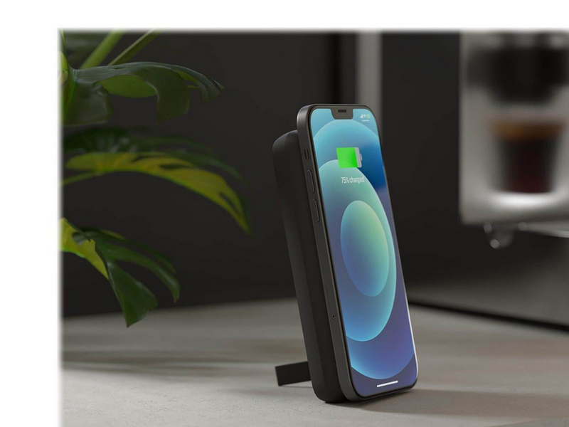 ZENS Magnet 10000 mAh Wireless Powerbank with Kickstand - 10000 mAh
