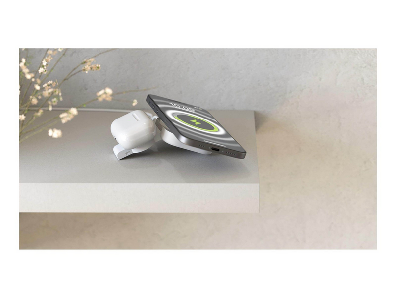 ZENS 2-in-1 MagSafe + Watch Travel Charger white
