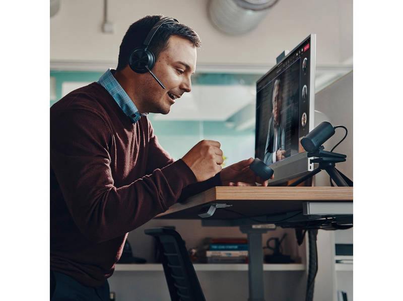 HP Poly Voyager Focus 2 USB-C-C Headset +USB-C/A Adapter +Charging Stand
