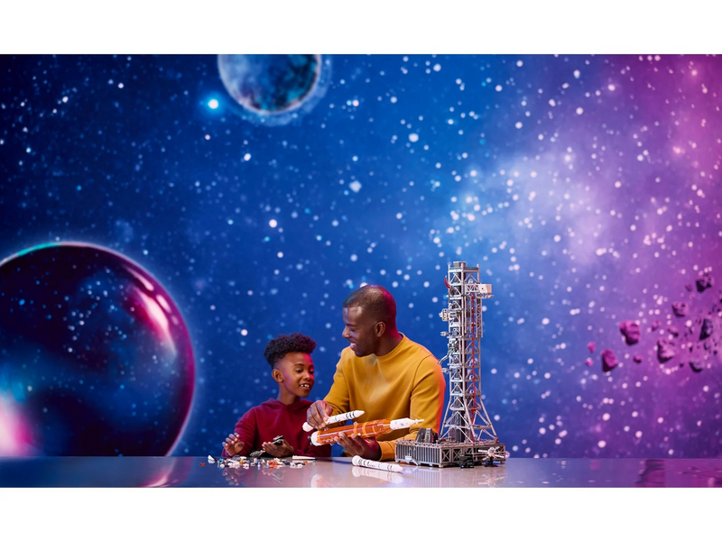 LEGO Icons 10341 NASA Artemis Startrampe