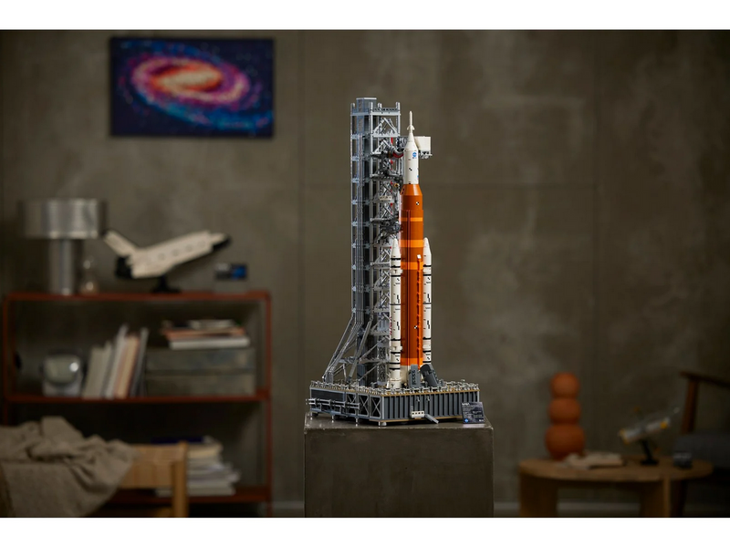 LEGO Icons 10341 NASA Artemis Startrampe