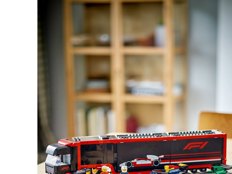 LEGO 60445 F1® Transporter mit RB20 & AMR24 F1® Rennautos