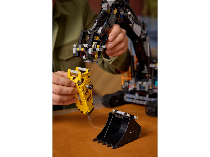 LEGO Technic 42215 Volvo EC500 Hybrid Bagger