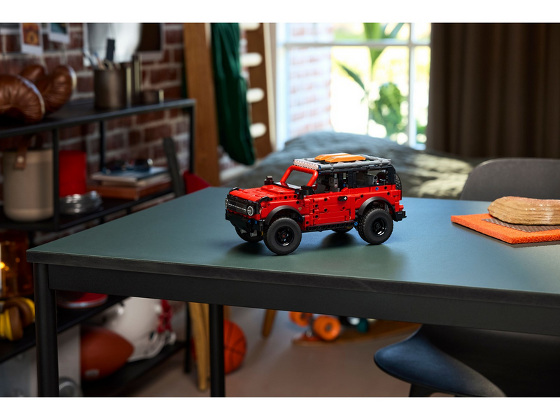 LEGO Technic 42213 Ford Bronco® Offroader