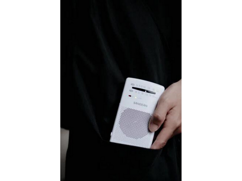 Sangean Pocket Radio with Built-In Speaker - AM/FM - Weiß