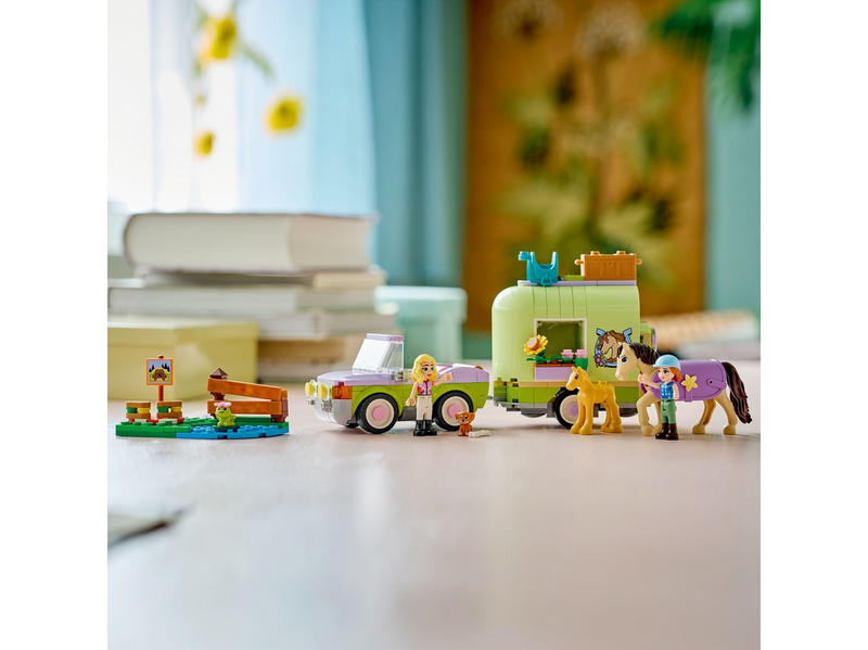 LEGO Friends 42695 Pferd und Fohlen mit Pferdeanhänger
