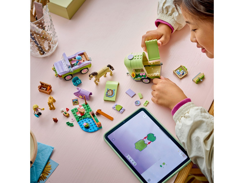 LEGO Friends 42695 Pferd und Fohlen mit Pferdeanhänger