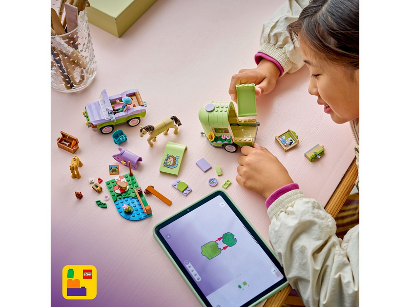LEGO Friends 42695 Pferd und Fohlen mit Pferdeanhänger