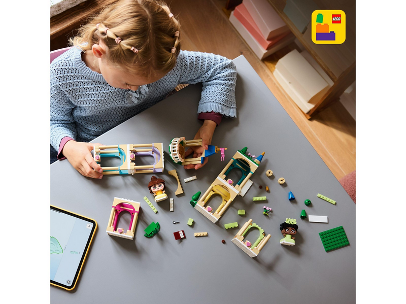 LEGO Disney 43291 Die Mini-Prinzessinnen Belle und Tiana mit ihrem Schloss