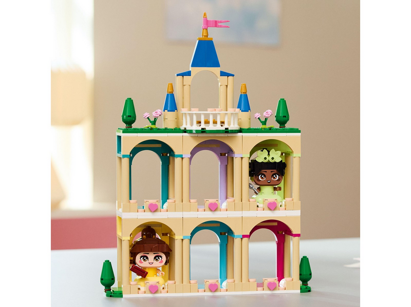 LEGO Disney 43291 Die Mini-Prinzessinnen Belle und Tiana mit ihrem Schloss