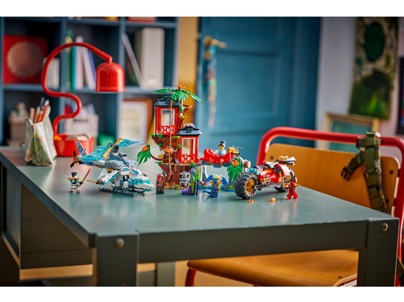 LEGO Ninjago 71857 Showdown am Baumhaus mit dem Ninja-Bike
