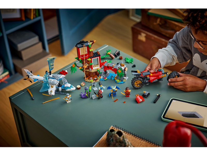 LEGO Ninjago 71857 Showdown am Baumhaus mit dem Ninja-Bike