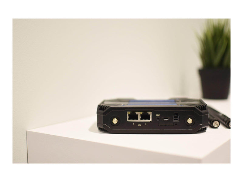 Teltonika TCR100 - wireless router - WWAN - 802.11a/b/g/n/ac - 3G 4G - desktop surface-mountable - Wireless router Wi-Fi 5