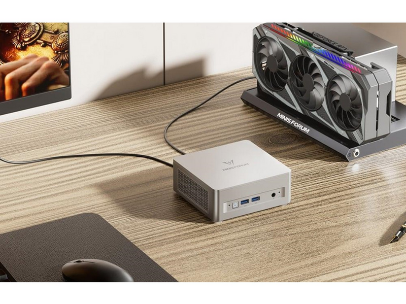 Minisforum UM870 Plus - Ryzen 7 / 32GB / 1TB / Windows 11 Pro