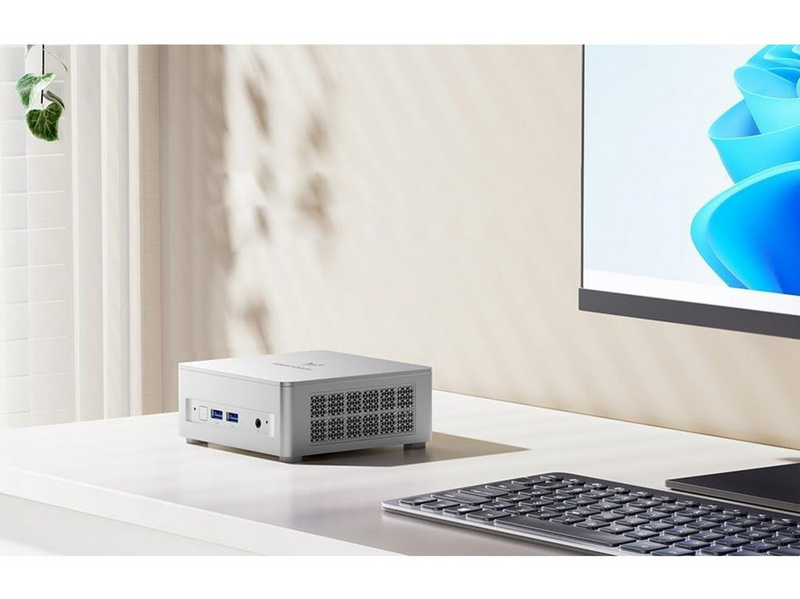 Minisforum UM870 Plus - Ryzen 7 / 32GB / 1TB / Windows 11 Pro