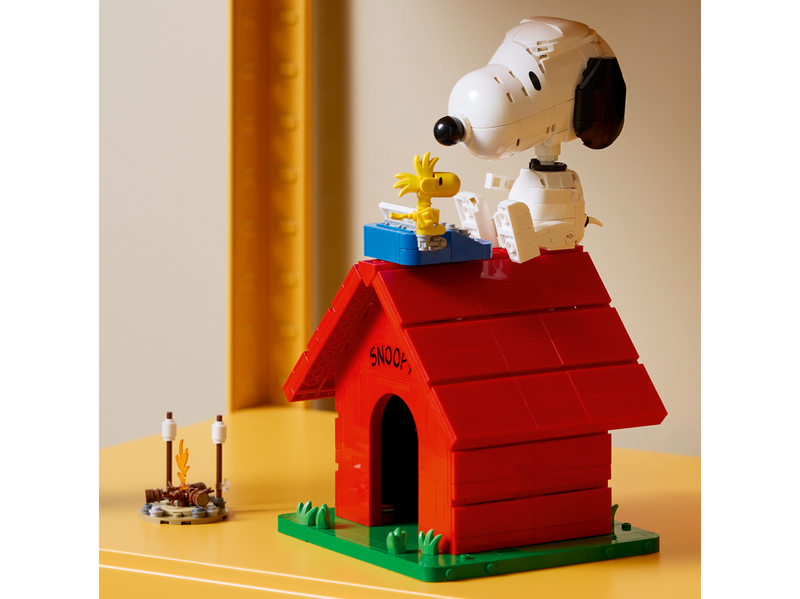 LEGO Ideas 21368 Peanuts: Snoopys Hundehütte