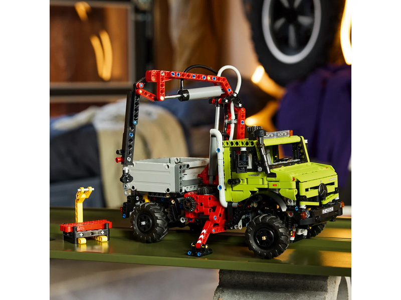 LEGO Technic 42242 Mercedes-Benz Unimog U 5023 mit Kran